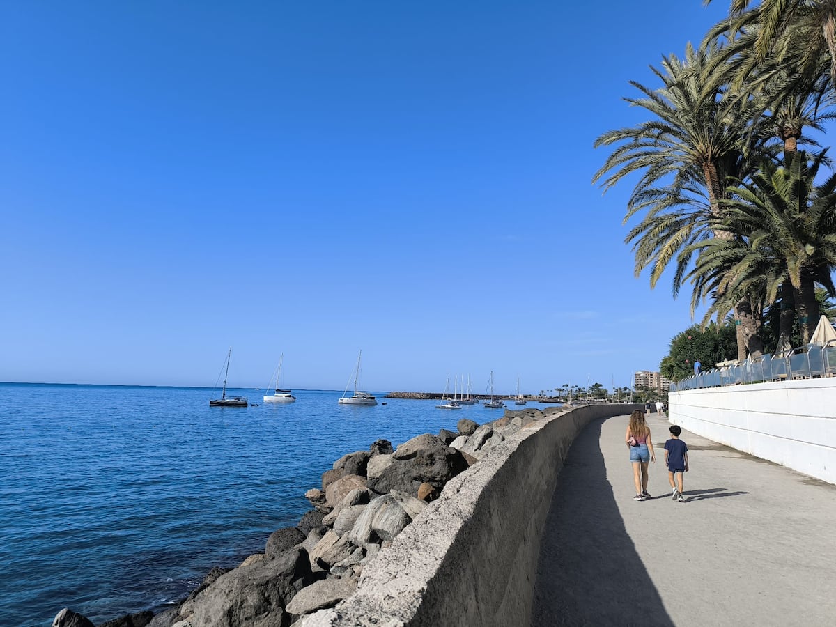 Seafront promenade in Patalavaca
